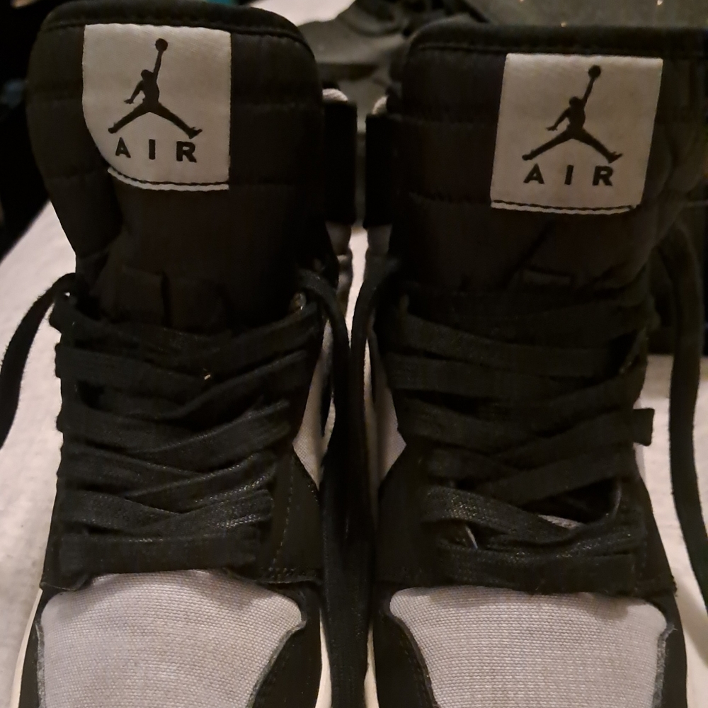 Air Jordan 1 Retro High wolf grey